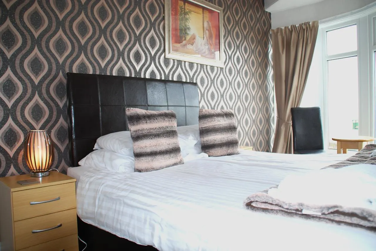 Brincliffe Hotel Blackpool 4*,